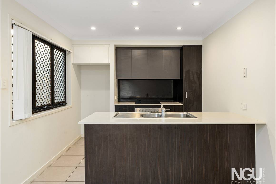 Springfield Lakes property 2